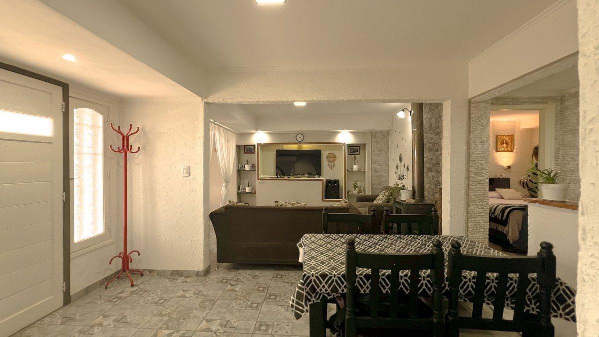 Foto de VENTA CASA 3 AMB JARDIN QUINCHO BARRIO HIPODROMO, imagen 3