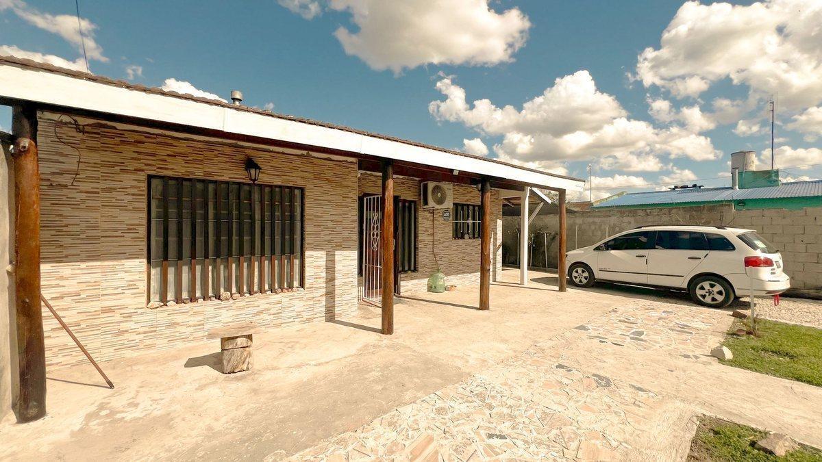 Foto de VENTA CASA 3 AMB JARDIN QUINCHO BARRIO HIPODROMO, imagen 2