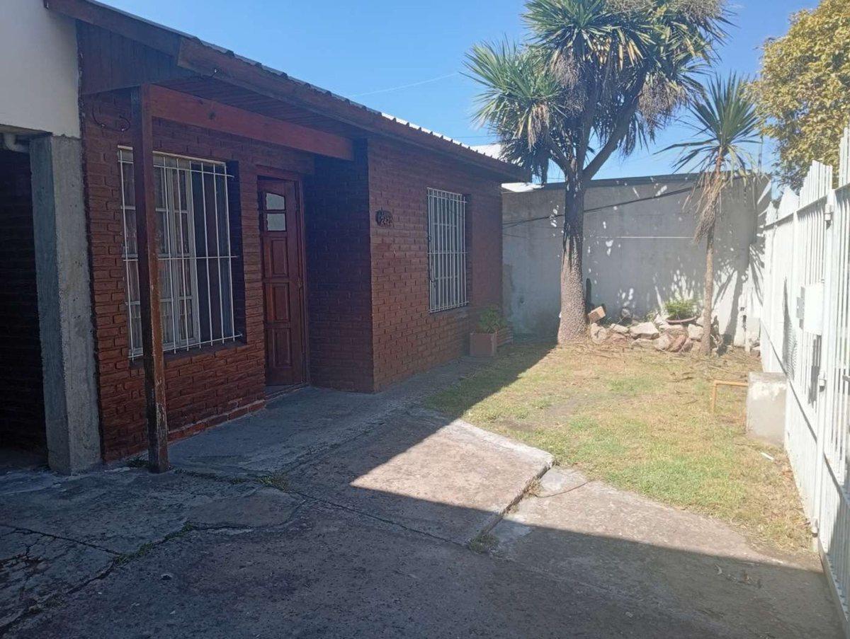 Foto de VENTA CASA MAS DOS DEPARTAMENTOS PUNTA MOGOTES, imagen 4