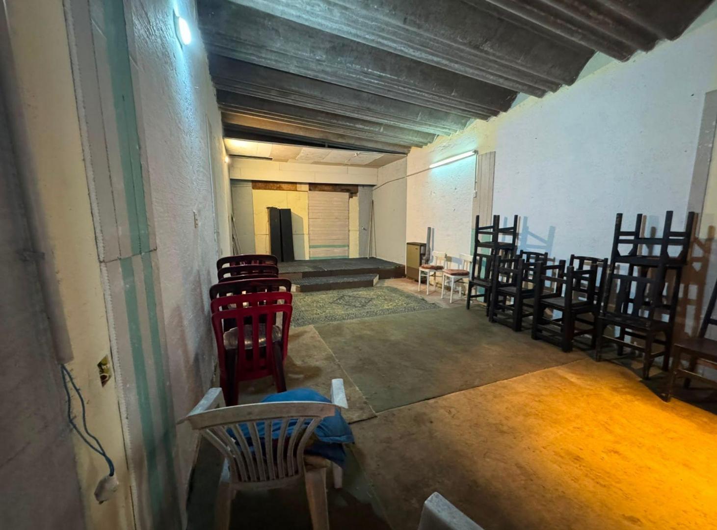 Foto de VENTA CASA 2 AMB. CON PARQUE Y COCHERA - LAVADERO, imagen 2