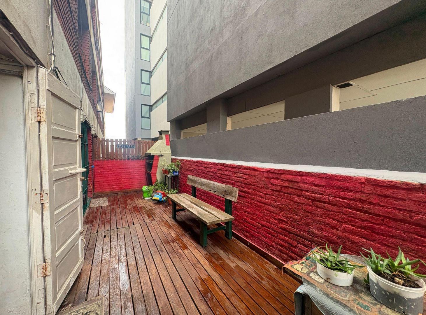 Foto de VENTA DEPTO 2 AMB + DEPEN C/ COCHERA Y PATIO MAR, imagen 2