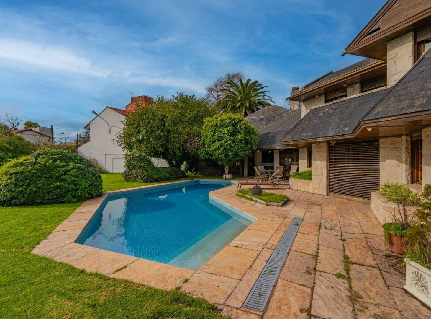 Foto de Venta chalet 6 ambientes con pileta San Carlos, imagen 2