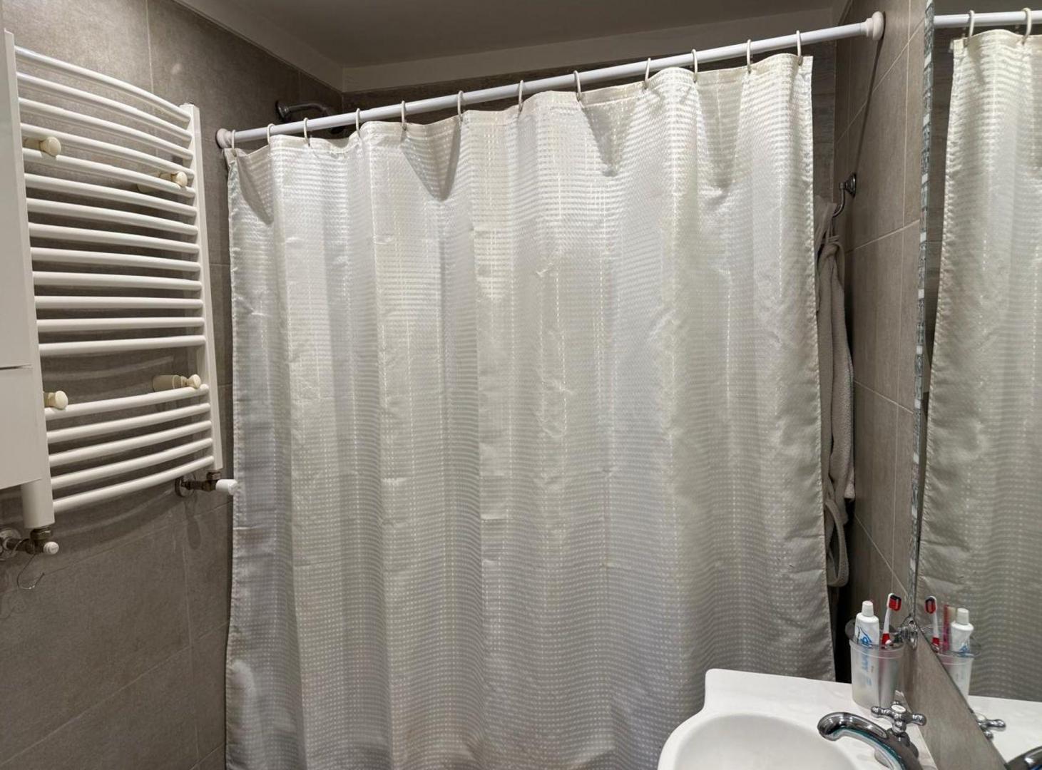 Foto de VENTA DPTO 2 AMB BALCON AL FRENTE Y PATIO CENTRO, imagen 5
