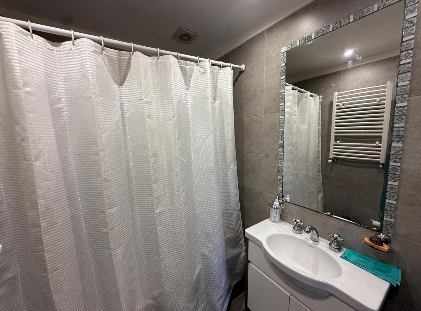 Foto de VENTA DPTO 2 AMB BALCON AL FRENTE Y PATIO CENTRO, imagen 4