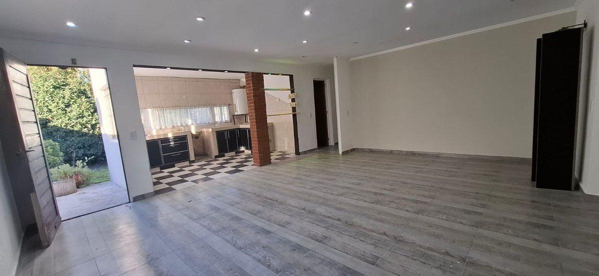Foto de VENTA CASA 3 AMBIENTES QUINCHO PARQUE, imagen 2