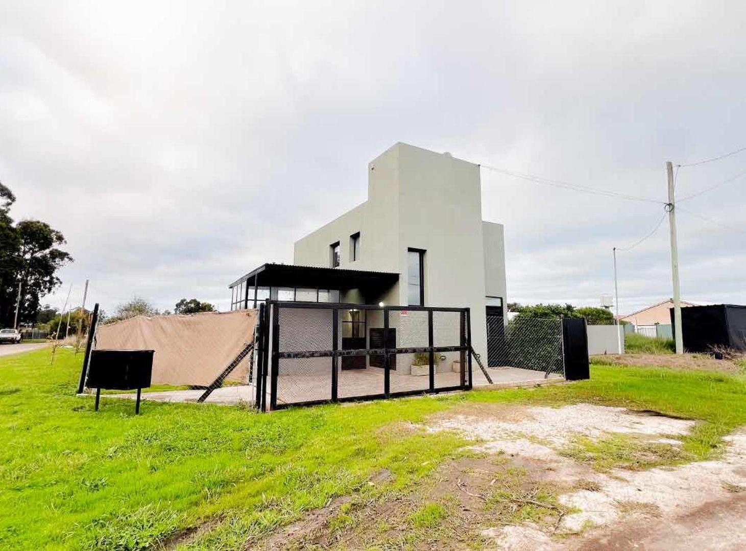 Foto de VENTA CASA 5 AMBIENTES LOS ACANTILADOS, imagen 1