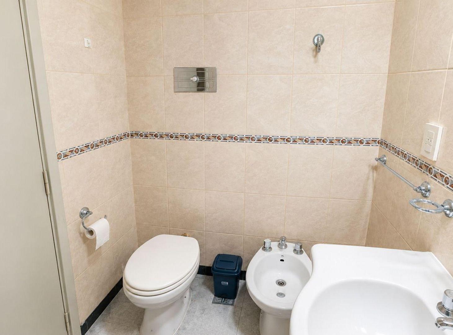 Foto de VENTA DPTO 2 AMB C/DPCIA COCHERA FRENTE ALDREY, imagen 5