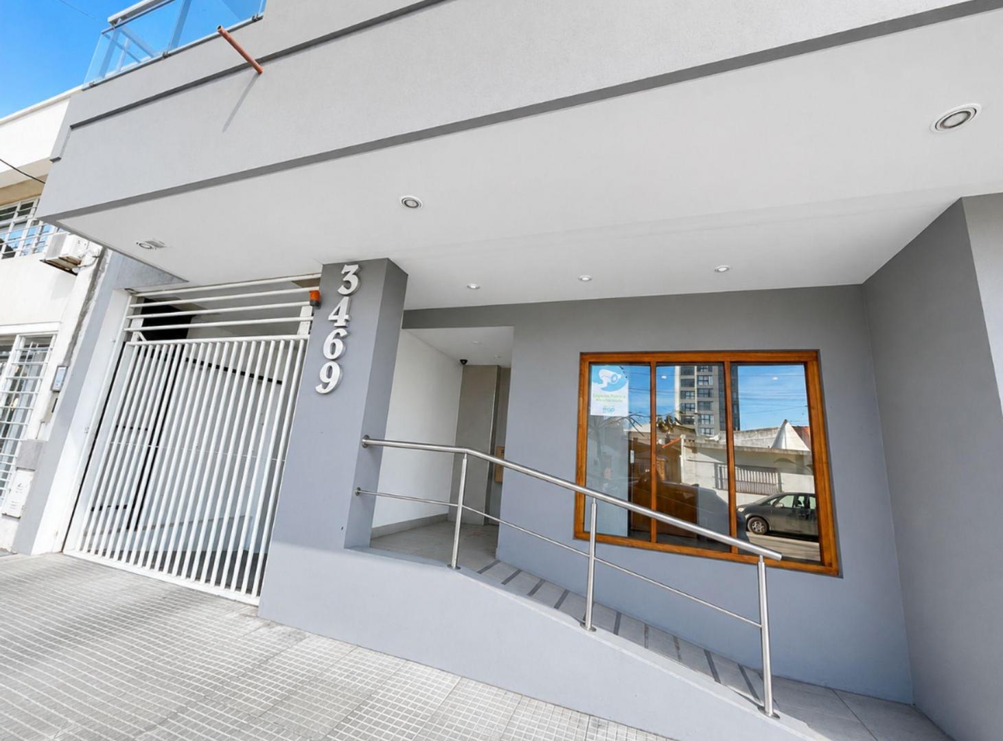 Foto de Venta departamento 2 ambientes al frente y cochera, imagen 2