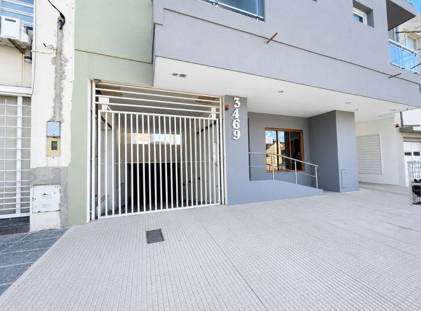 Foto de Venta departamento 2 ambientes al frente y cochera, imagen 3