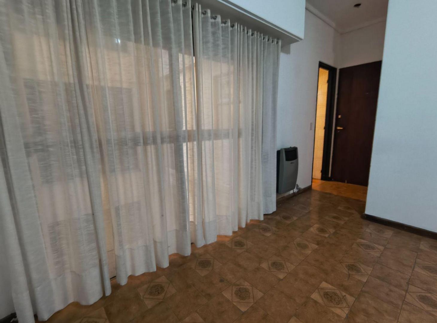 Foto de DPTO 2 AMB EN VENTA ZONA E/ CASINO Y PASEO ALDREY, imagen 2