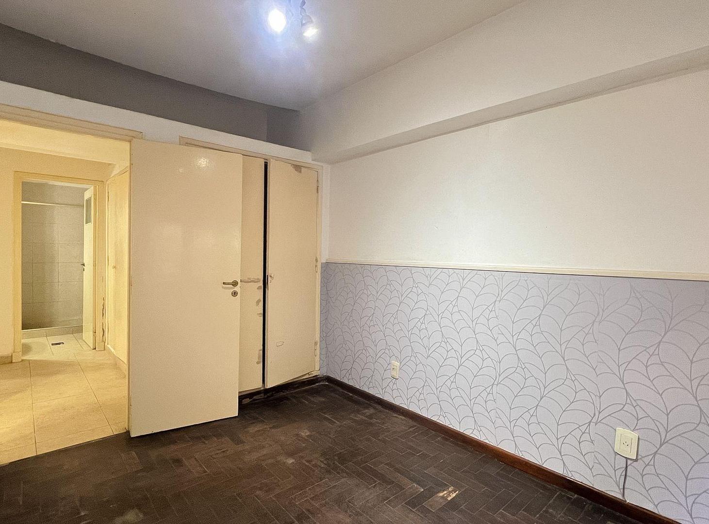 Foto de VENTA PH 3 AMBIENTES A RECICLAR B. RIVADAVIA, imagen 4