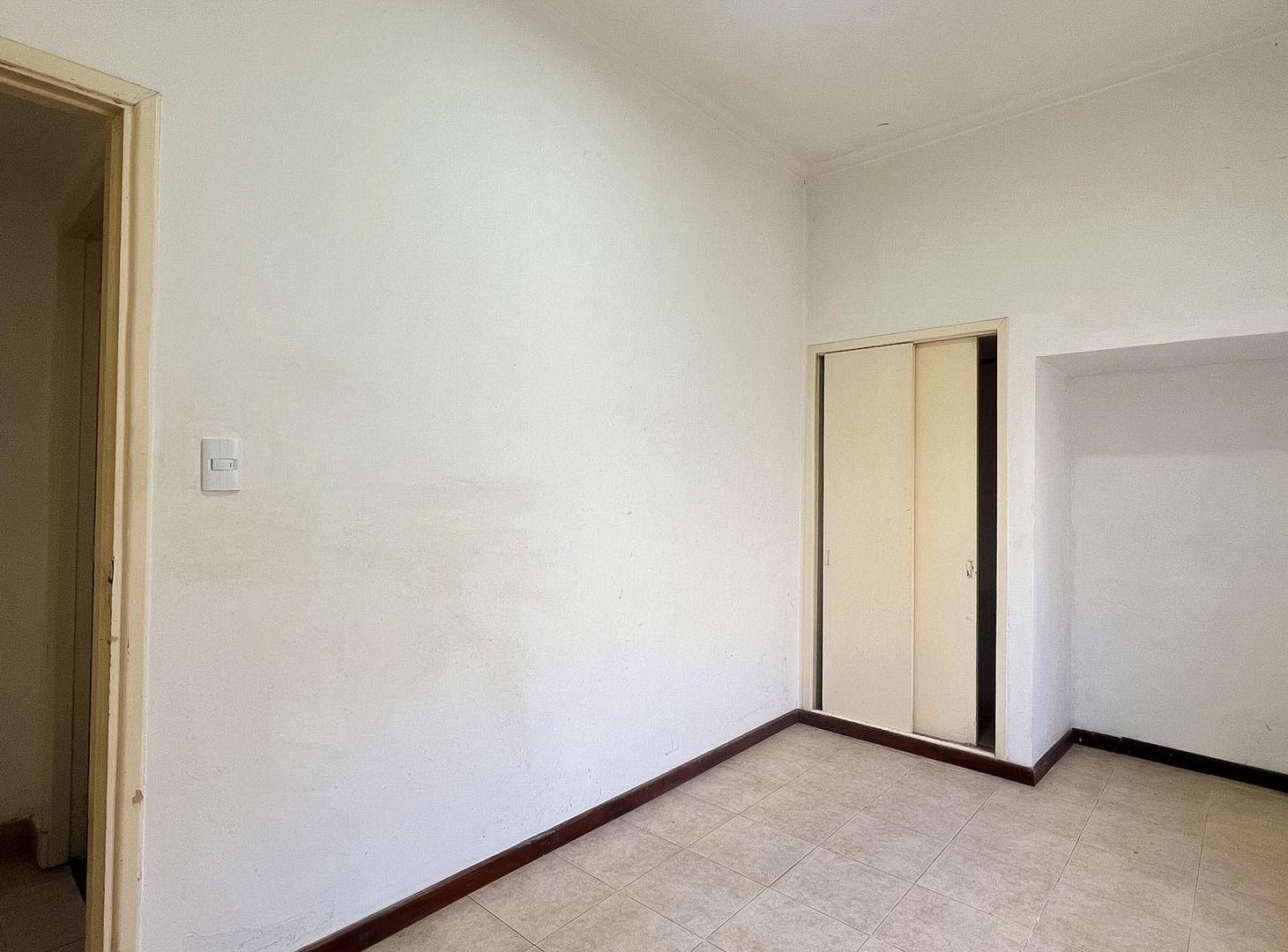 Foto de VENTA PH 3 AMBIENTES A RECICLAR B. RIVADAVIA, imagen 3