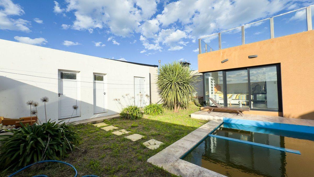 Foto de VENTA CASA 4 AMBIENTES PARQUE Y PILETA CAMET NORTE, imagen 5