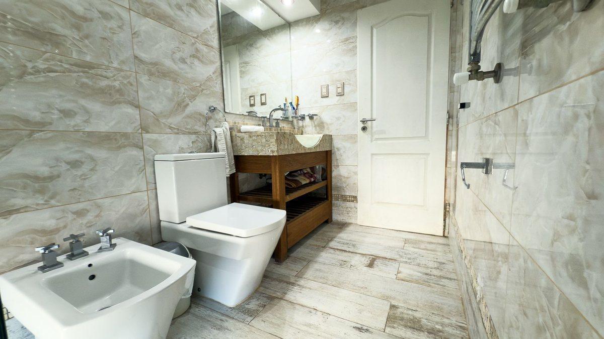 Foto de VENTA CASA 4 AMBIENTES PARQUE Y PILETA CAMET NORTE, imagen 3