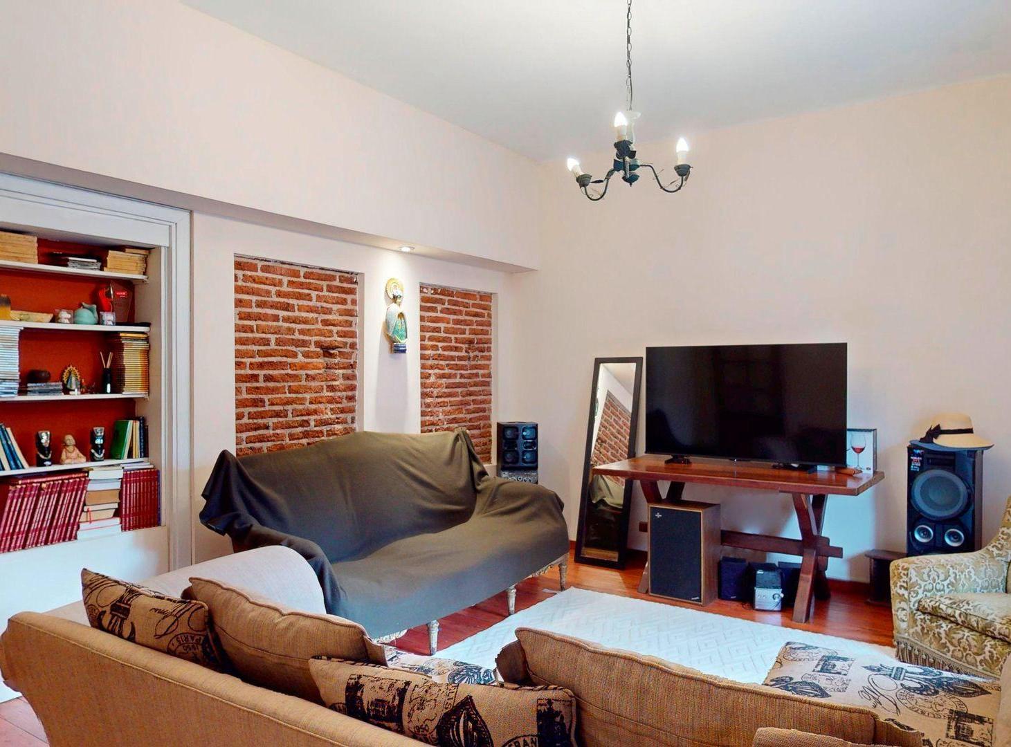 Foto de VENTA CASA 5 AMB CON COCHERA LA PERLA, imagen 3