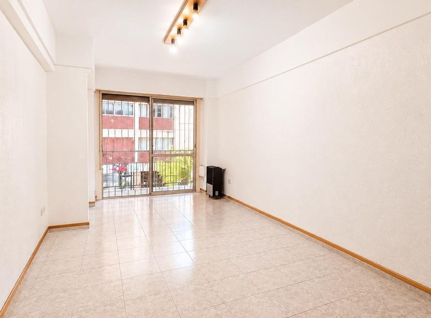 Foto de VENTA DEPARTAMENTO 2 AMBIENTES CENTRO CON BALCON., imagen 4