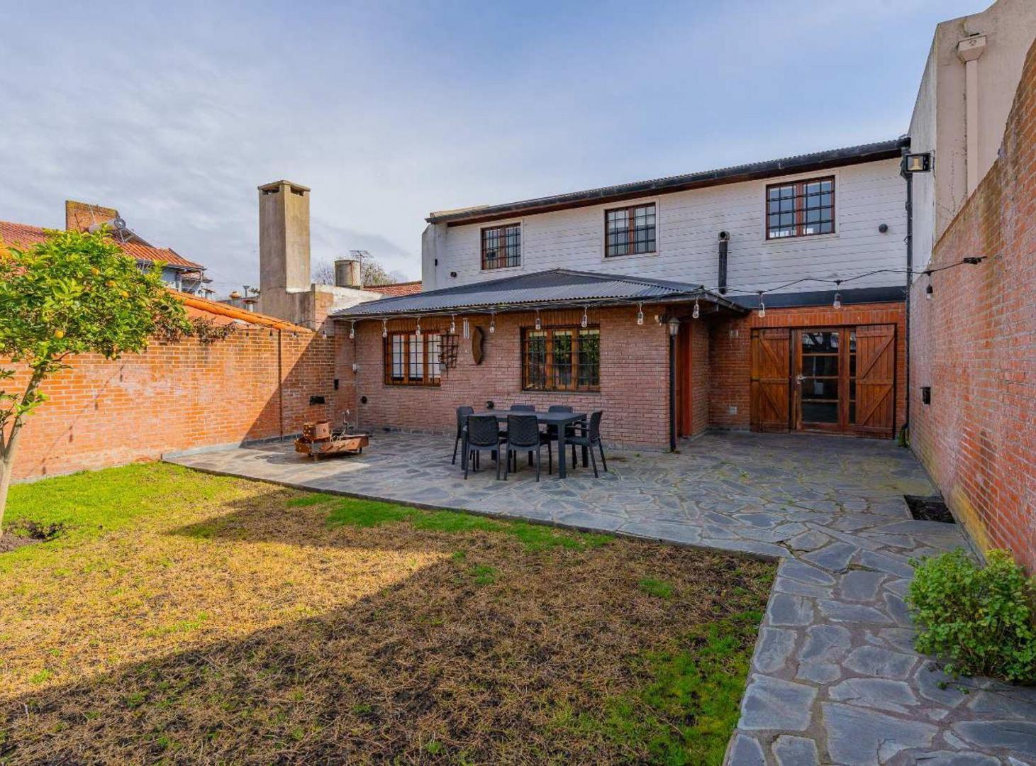Foto de Venta Casa 5 Ambientes Cochera Parque Constitucion, imagen 2
