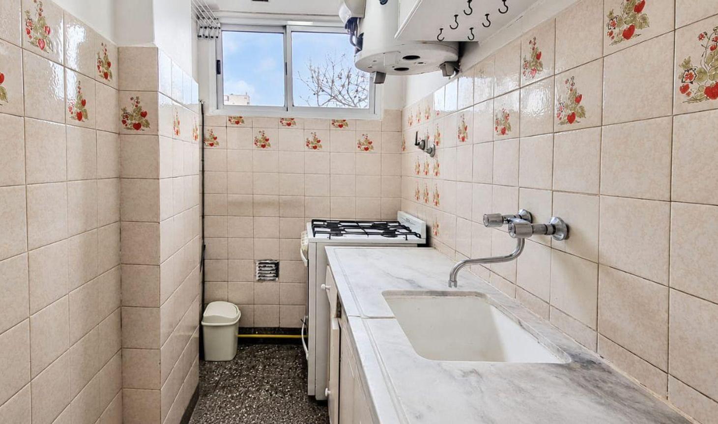 Foto de VENTA DEPARTAMENTO MONOAMBIENTE FRENTE PLAZA COLON, imagen 1