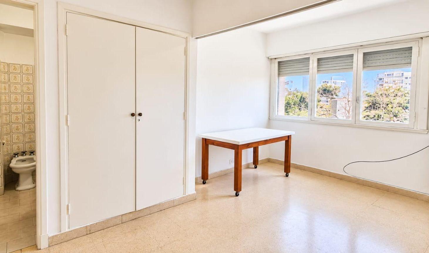 Foto de VENTA DEPARTAMENTO MONOAMBIENTE FRENTE PLAZA COLON, imagen 2