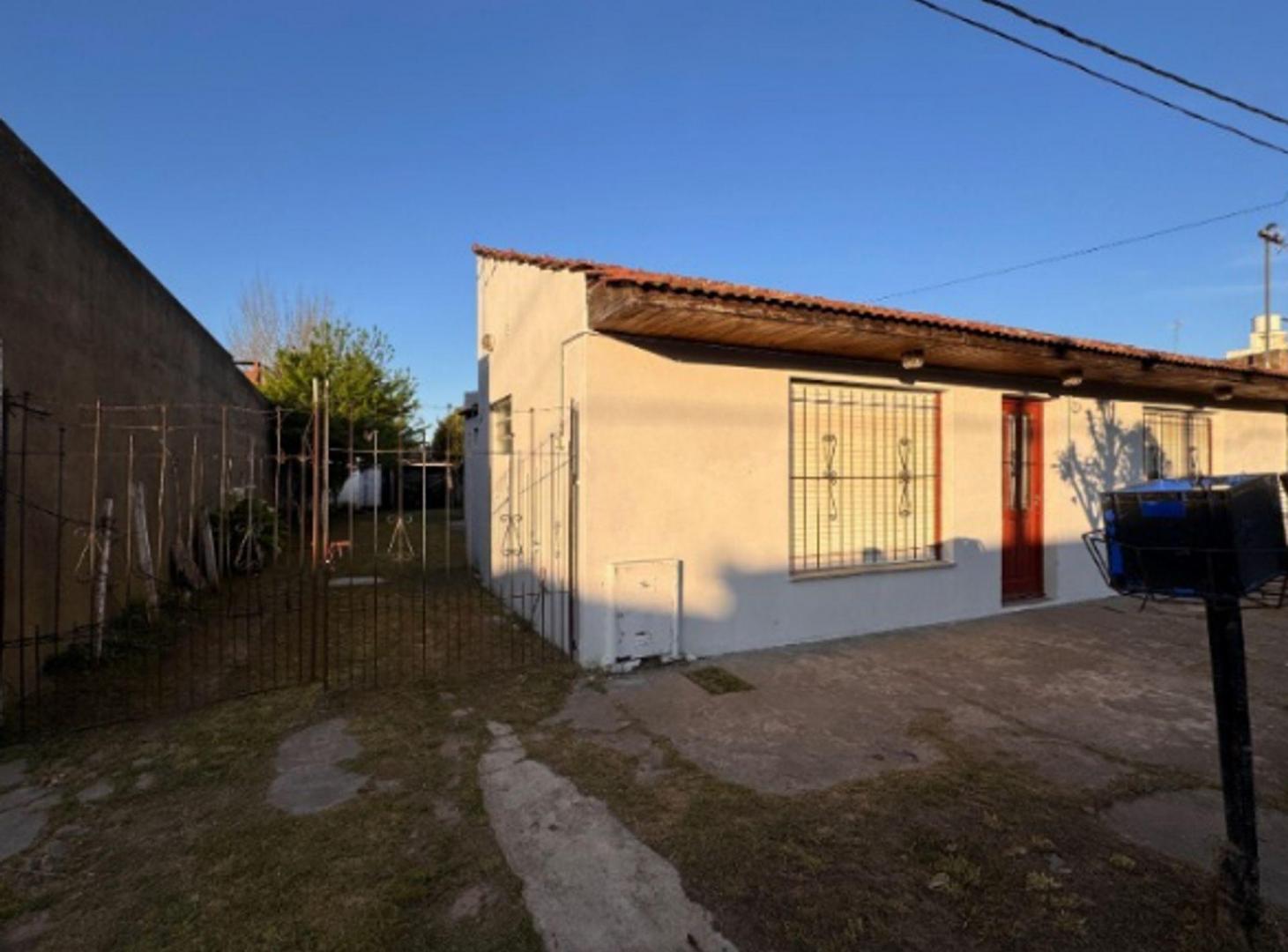Foto de VENTA CASA 3 AMBIENTES + DEPTO (A REFACCIONAR), imagen 1