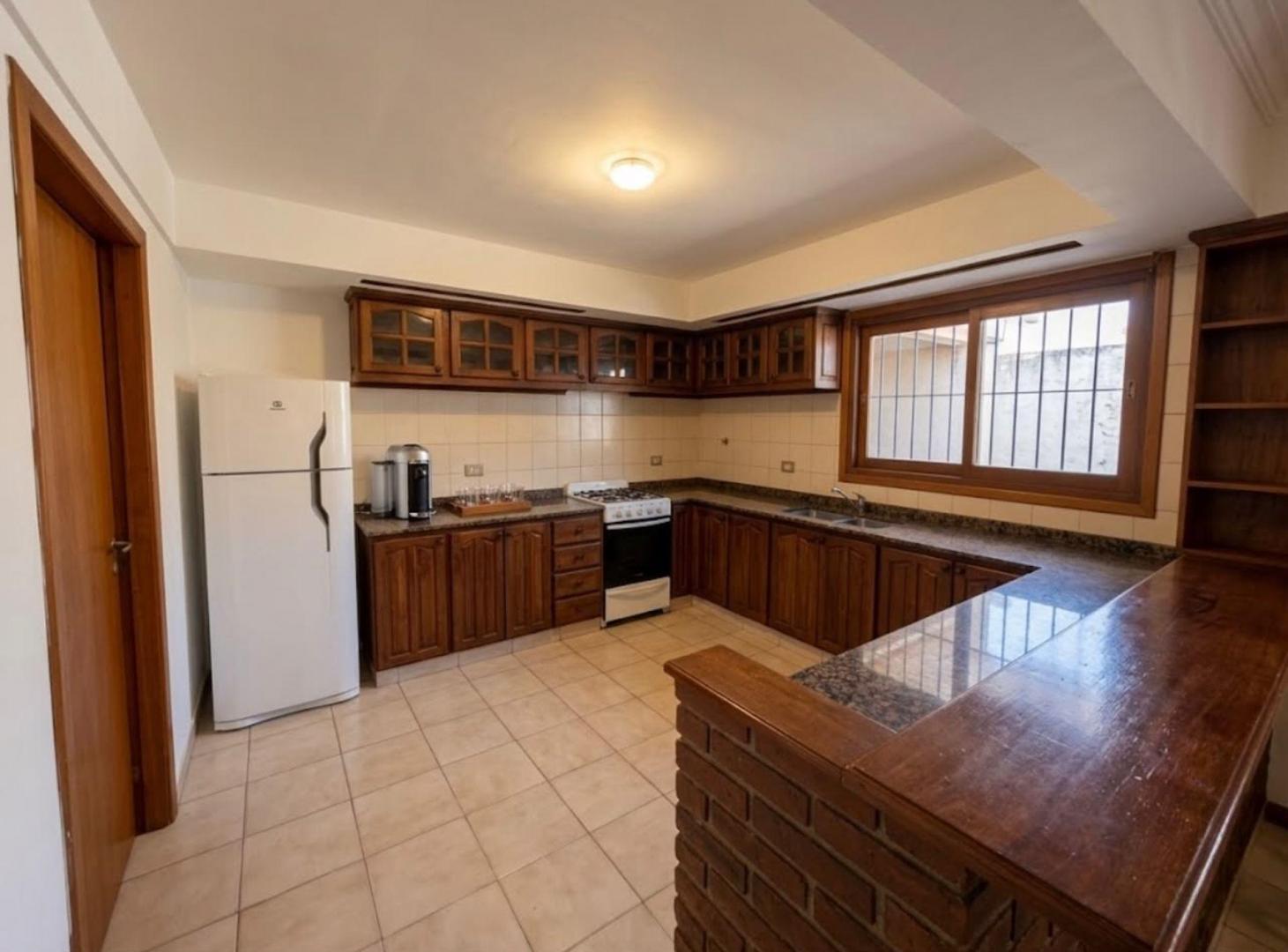 Foto de Venta casa 4amb con local y cochera Villa Primera, imagen 3
