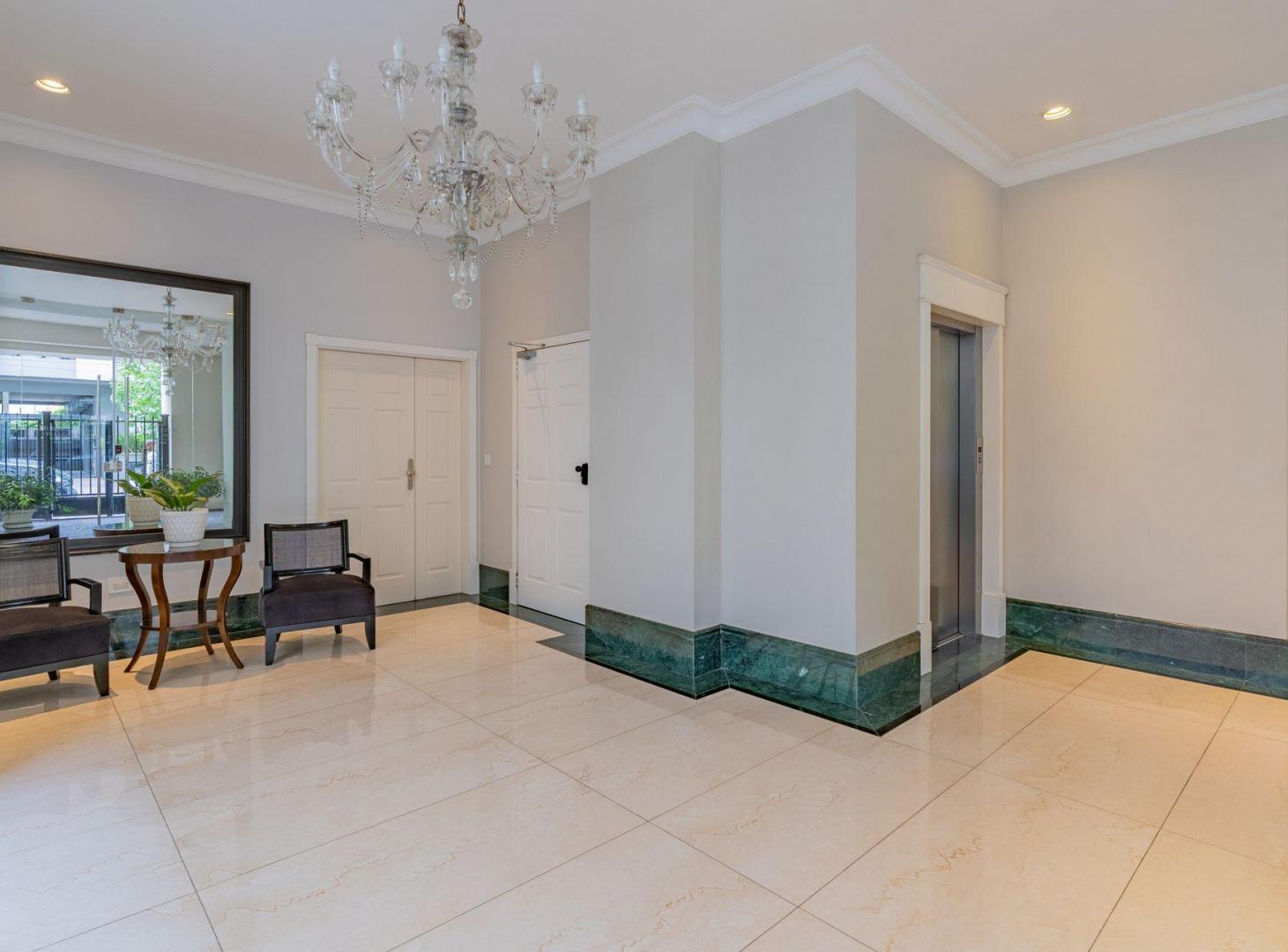 Foto de Departamento 4 amb. Venta Zona Güemes c 2 cocheras, imagen 2