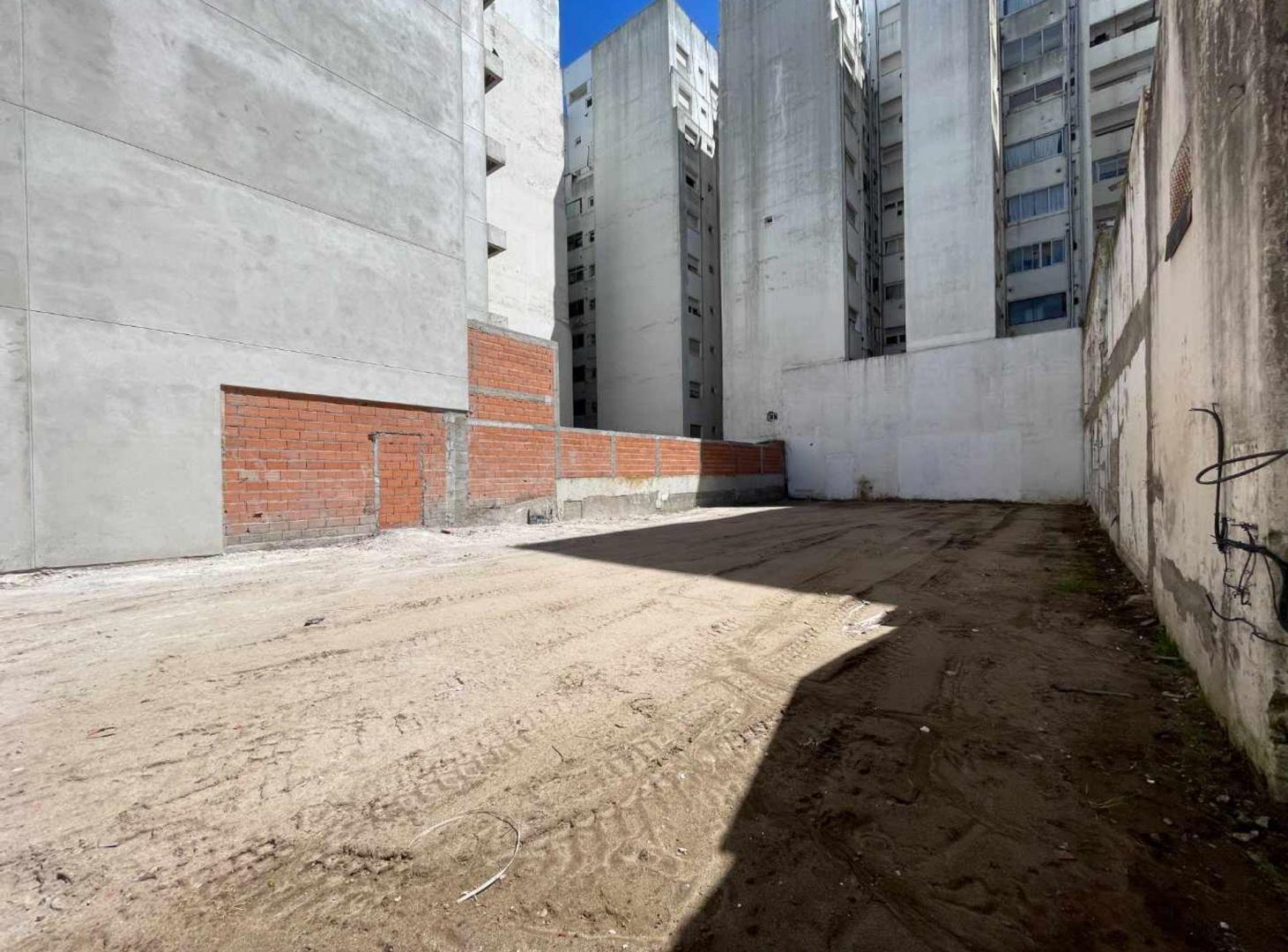 Foto de ALQUILER LOTE PARA COCHERAS ZONA LA PERLA, imagen 5