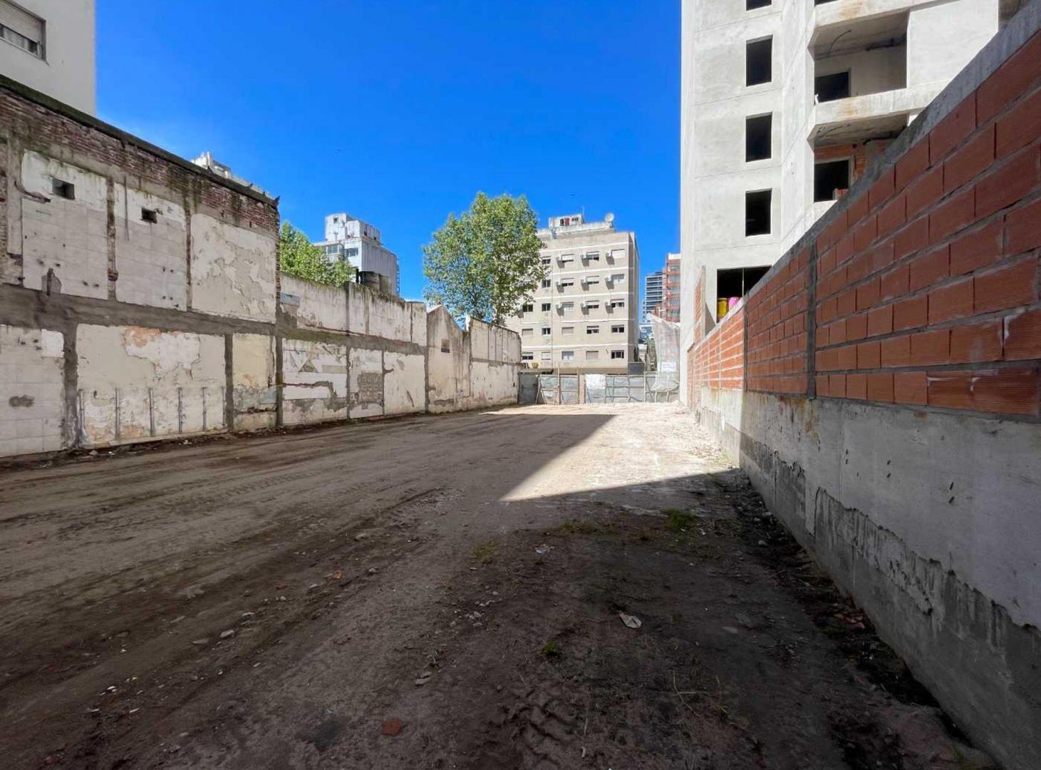 Foto de ALQUILER LOTE PARA COCHERAS ZONA LA PERLA, imagen 1