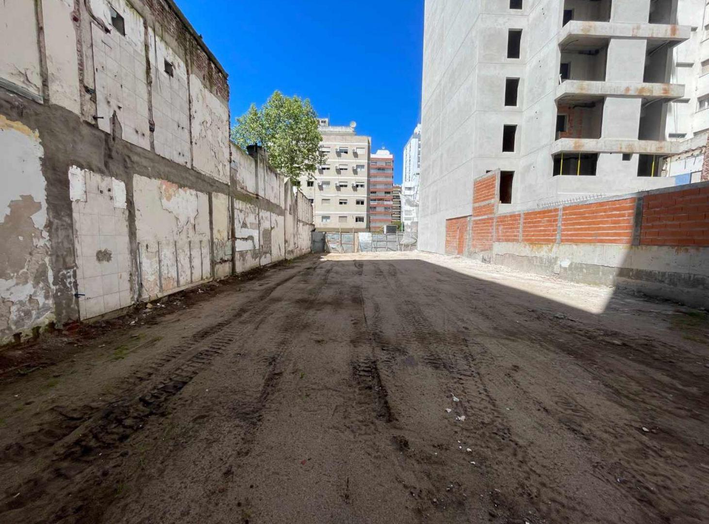 Foto de ALQUILER LOTE PARA COCHERAS ZONA LA PERLA, imagen 2