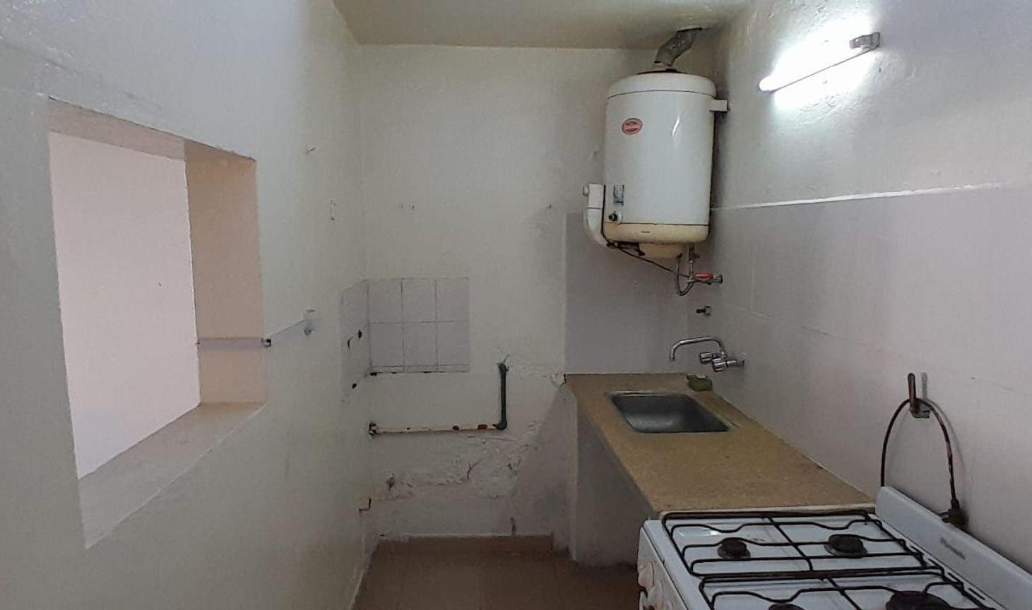 Foto de VENTA CASA 3 AMB. A REFACCIONAR C/GRAN PARQUE, imagen 4