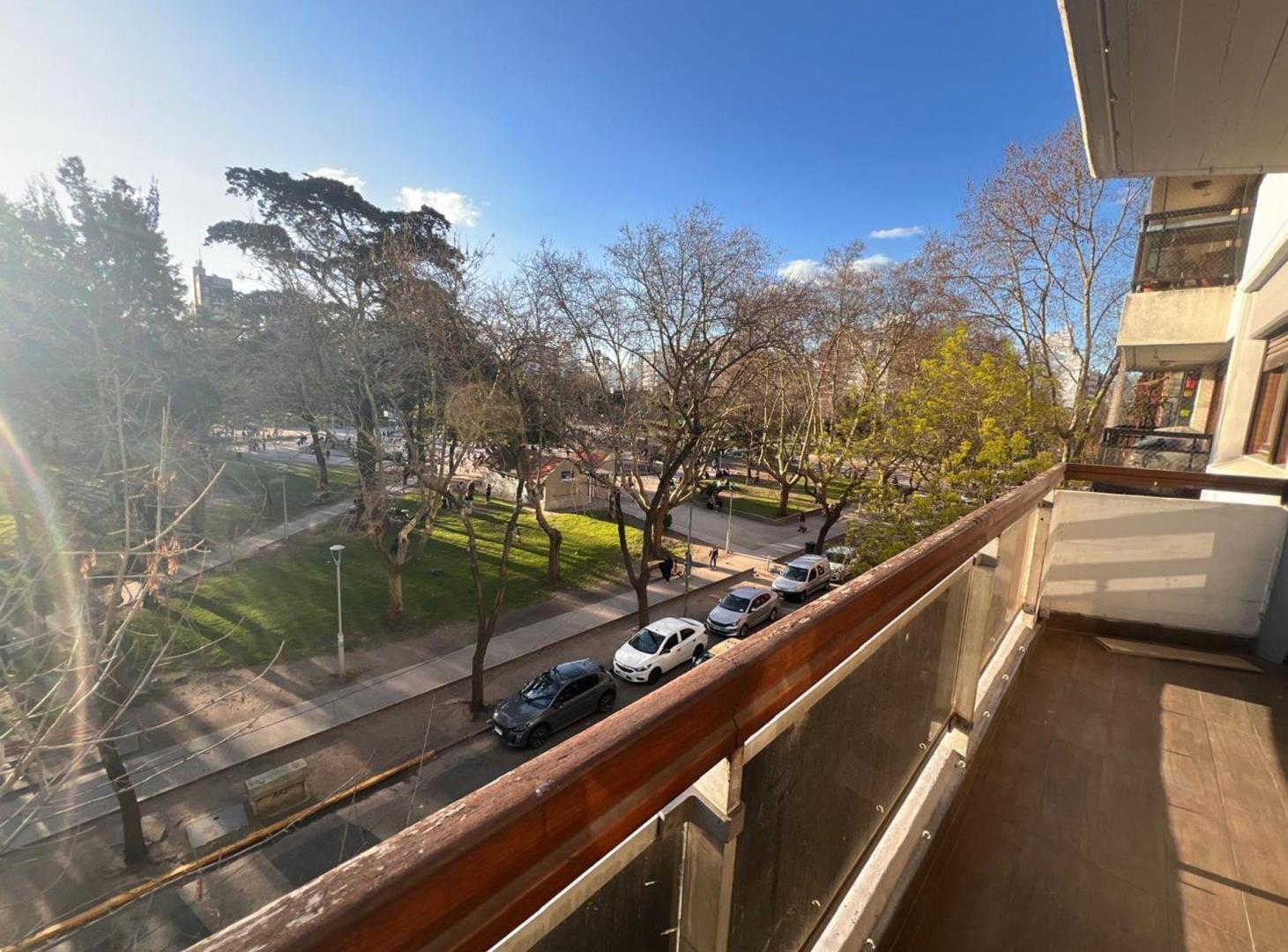 Foto de VENTA DEPARTAMENTO 4 AMB BALCON FRENTE PLAZA MITRE, imagen 1