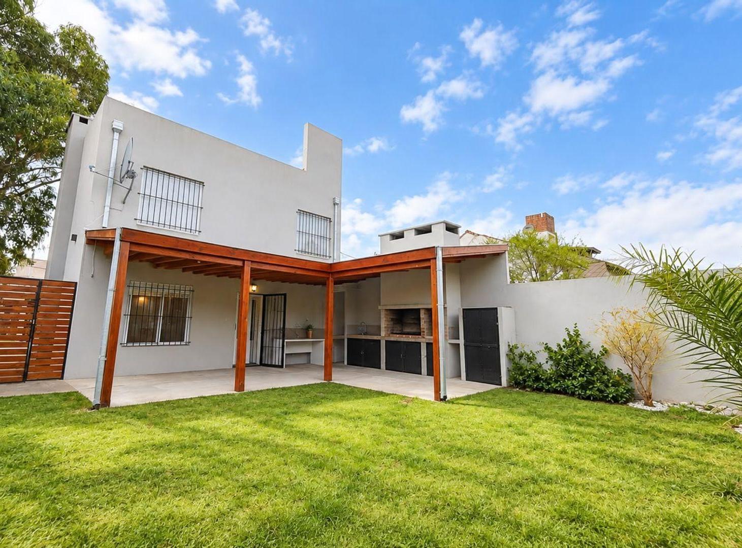 Foto de VENTA CASA 4 AMBIENTES MODERNA SANTA CLARA, imagen 1