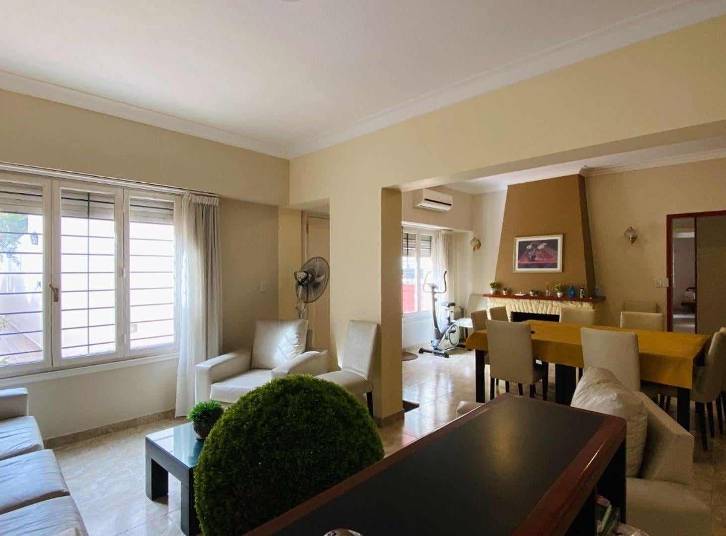 Foto de VENTA CASA GRANDE FRENTE A PLAZA PERALTA RAMOS, imagen 3