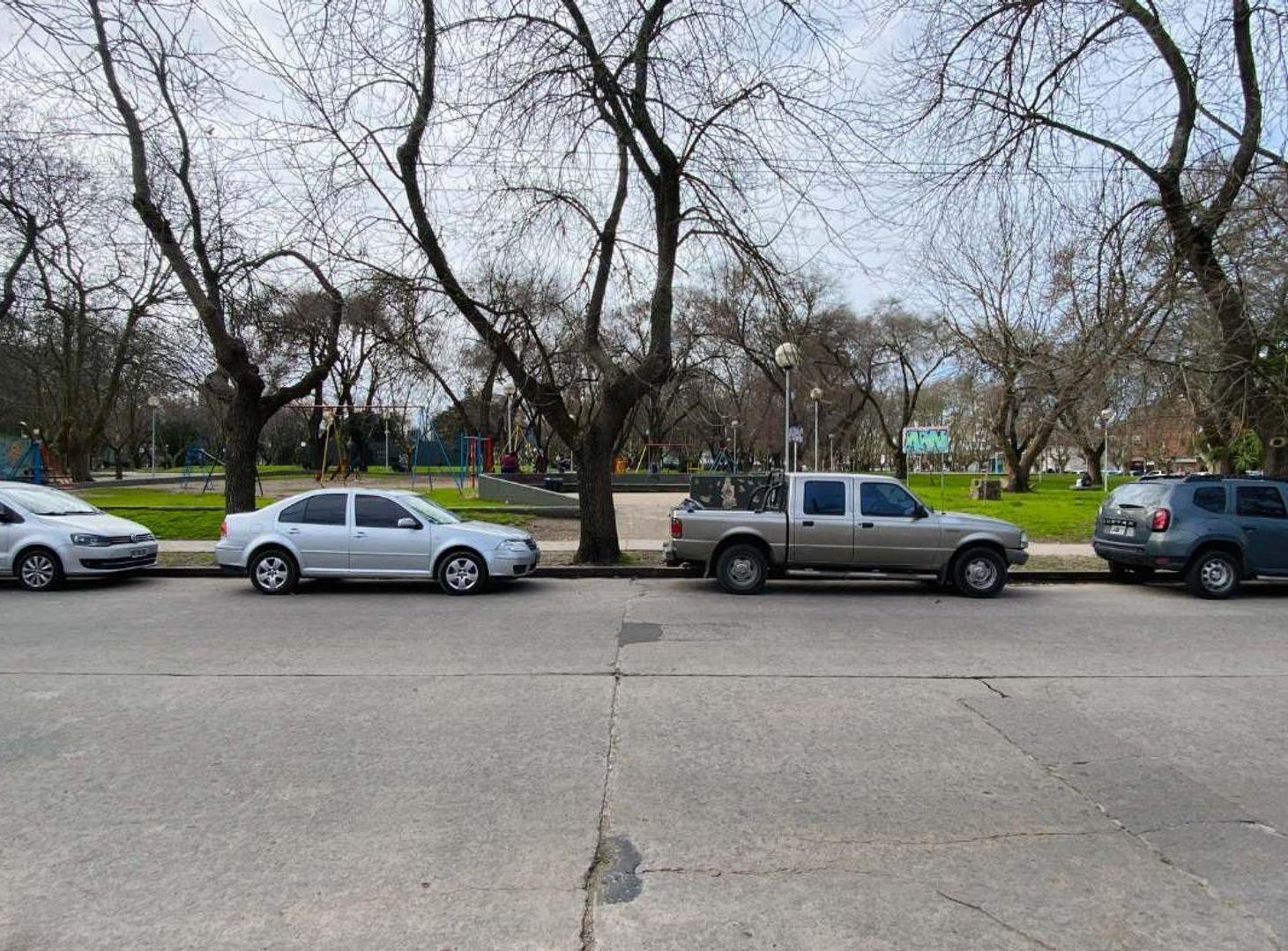 Foto de VENTA CASA GRANDE FRENTE A PLAZA PERALTA RAMOS, imagen 4