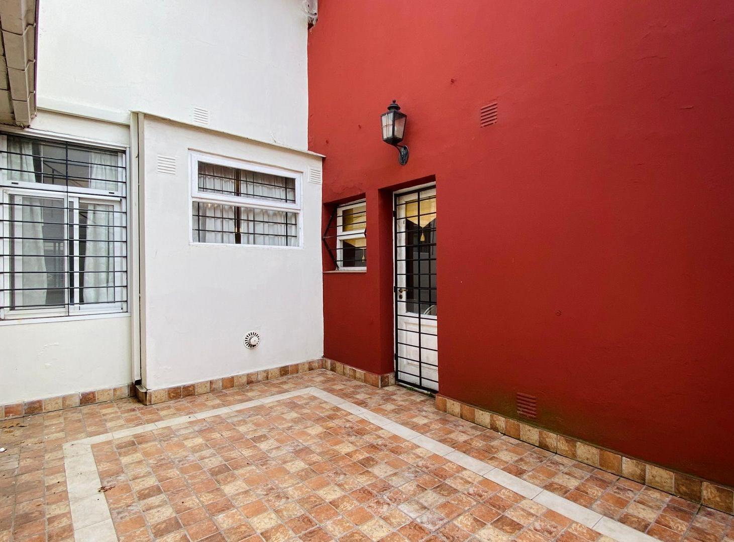 Foto de VENTA CASA GRANDE FRENTE A PLAZA PERALTA RAMOS, imagen 2