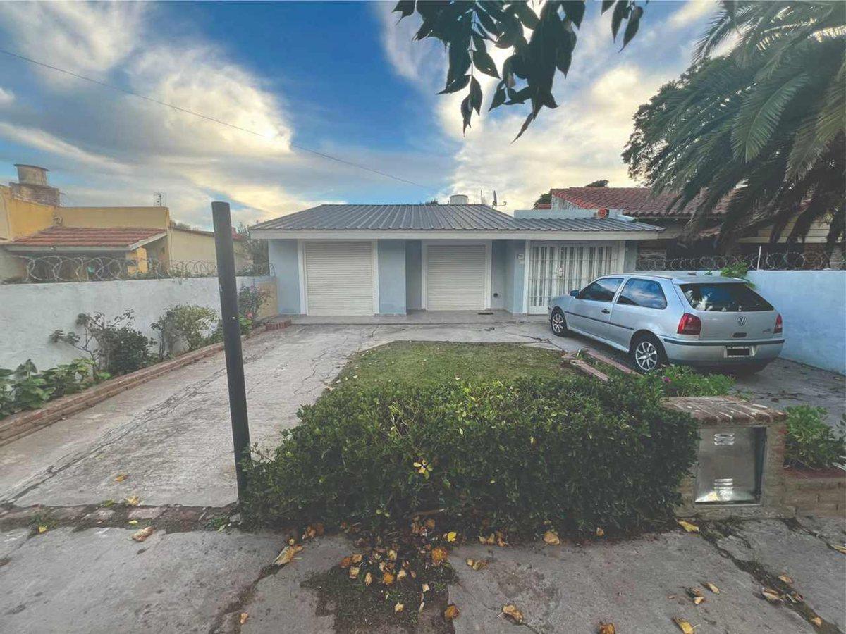 Foto de VENTA CASA DE 3 AMB. CON PARQUE APTO CREDITO, imagen 4