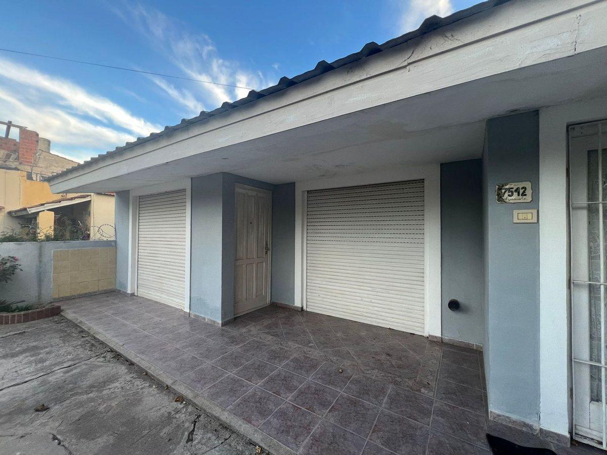 Foto de VENTA CASA DE 3 AMB. CON PARQUE APTO CREDITO, imagen 1