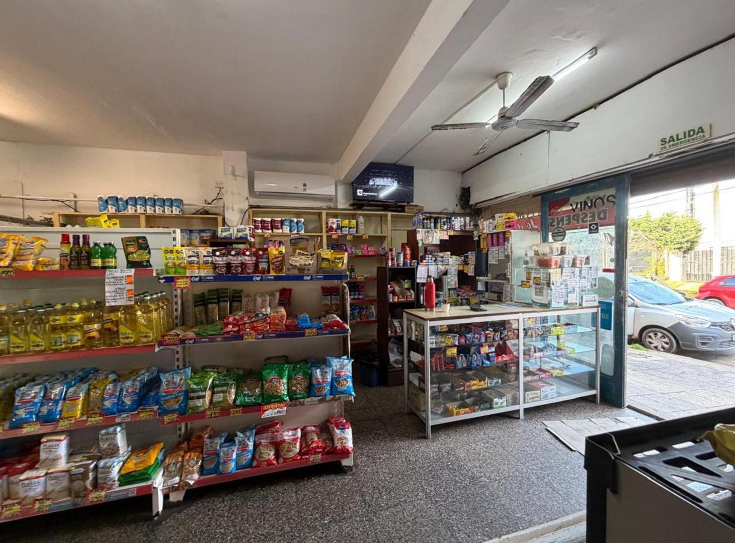 Foto de VENTA LOCAL COMERCIAL 89M2 PUNTA MOGOTES, imagen 4