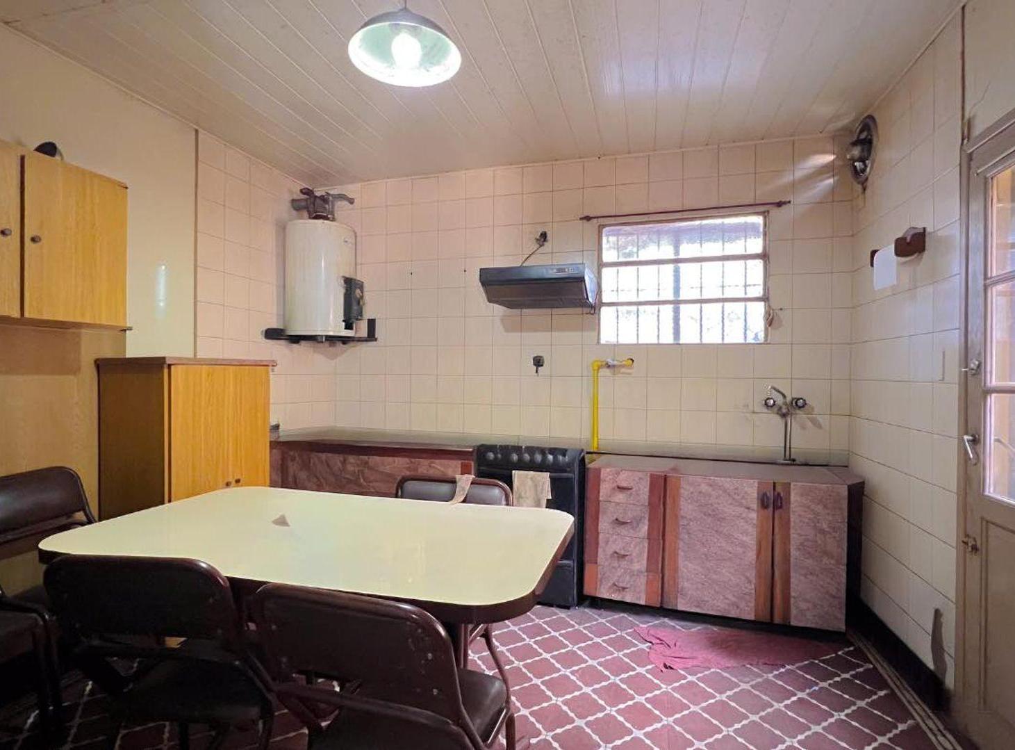 Foto de VENTA CASA CON LOCAL Y GARAGE A RECICLAR, imagen 2