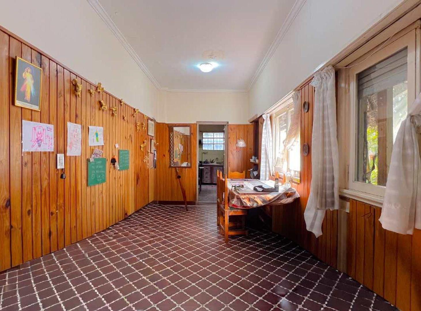 Foto de VENTA CASA CON LOCAL Y GARAGE A RECICLAR, imagen 1