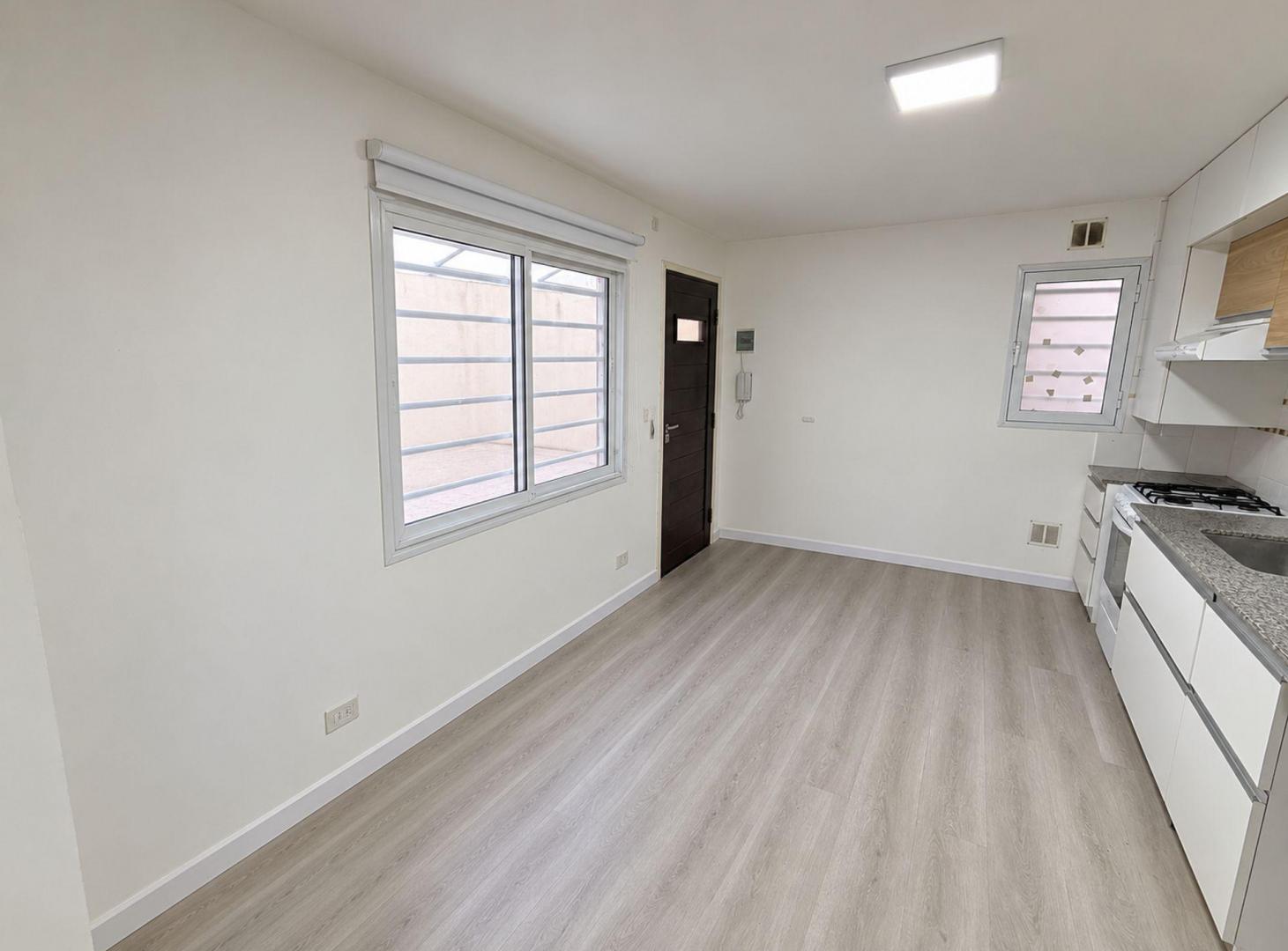 Foto de VENTA PH 2 AMBIENTES RECICLADO CON COCHERA MOGOTES, imagen 1