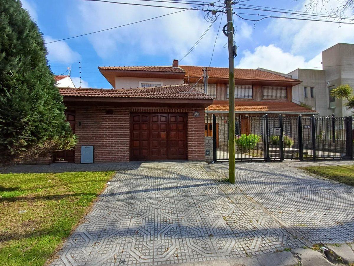 Foto de Venta Casa 4amb con parque y pileta, Punta Mogotes, imagen 3