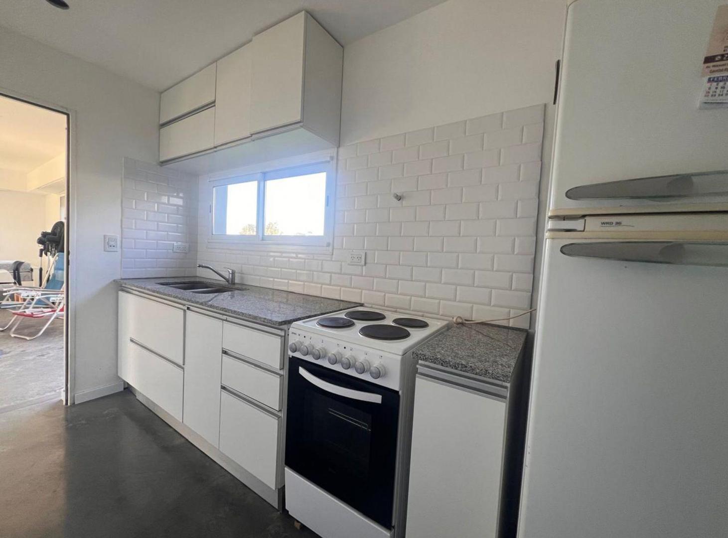 Foto de VENTA CASA 2 AMBIENTES CON PARQUE LA CALETA, imagen 2
