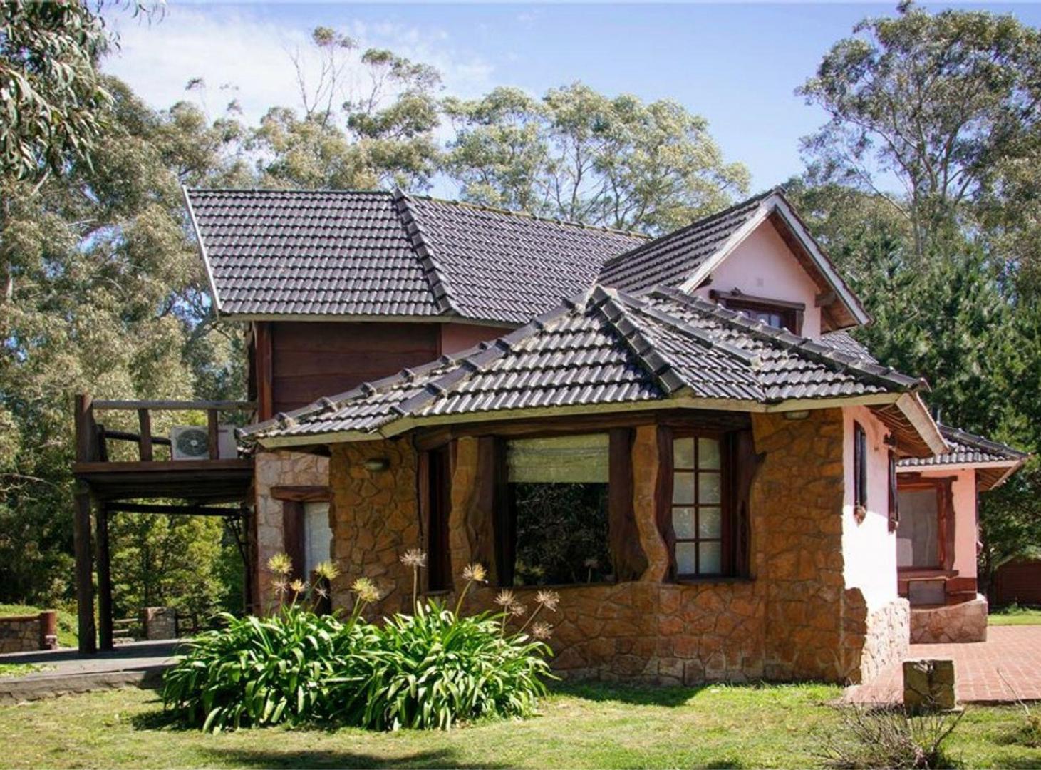 Foto de VENTA CHALET 4 AMB PILETA QUINCHO LOS ACANTILADOS, imagen 2