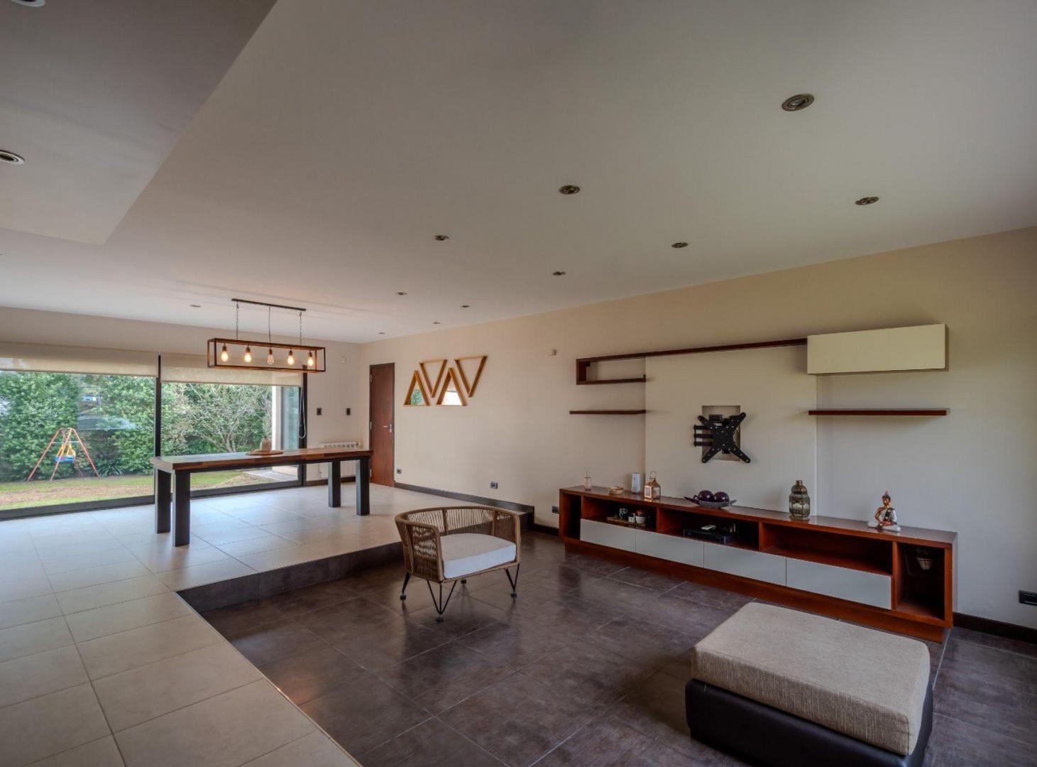 Foto de VENTA CASA 5 MODERNA QUINCHO JARDIN PUNTA MOGOTES, imagen 2
