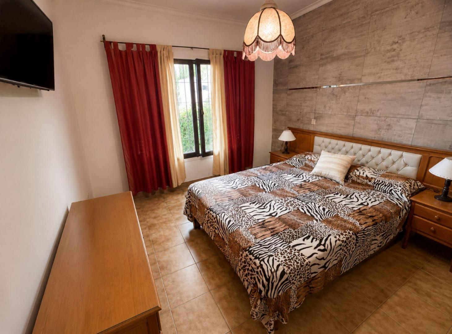 Foto de VENTA CASA 3 AMBIENTES COCHERA JARDIN LAS AMERICAS, imagen 4