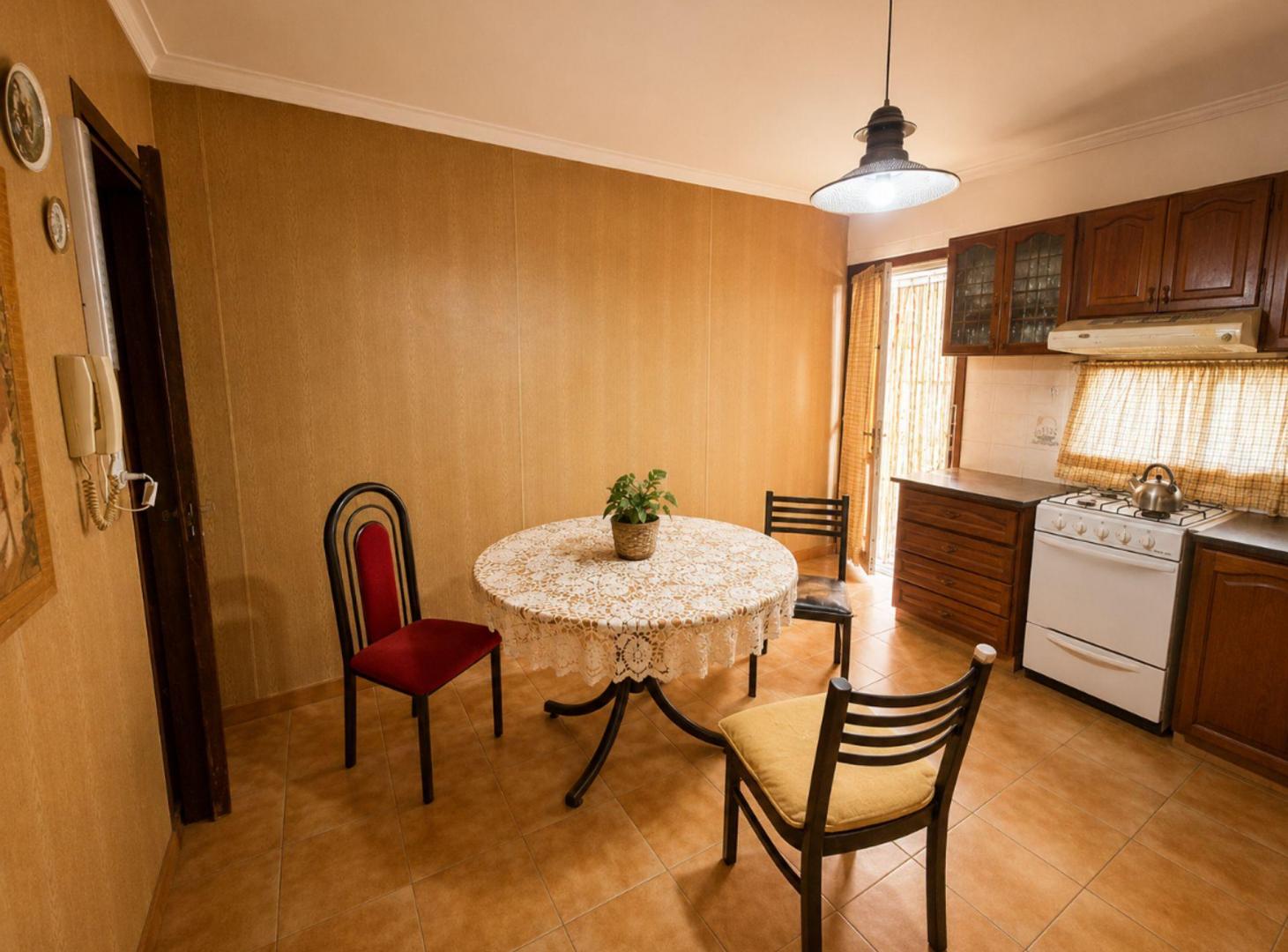 Foto de VENTA CASA 3 AMBIENTES COCHERA JARDIN LAS AMERICAS, imagen 3