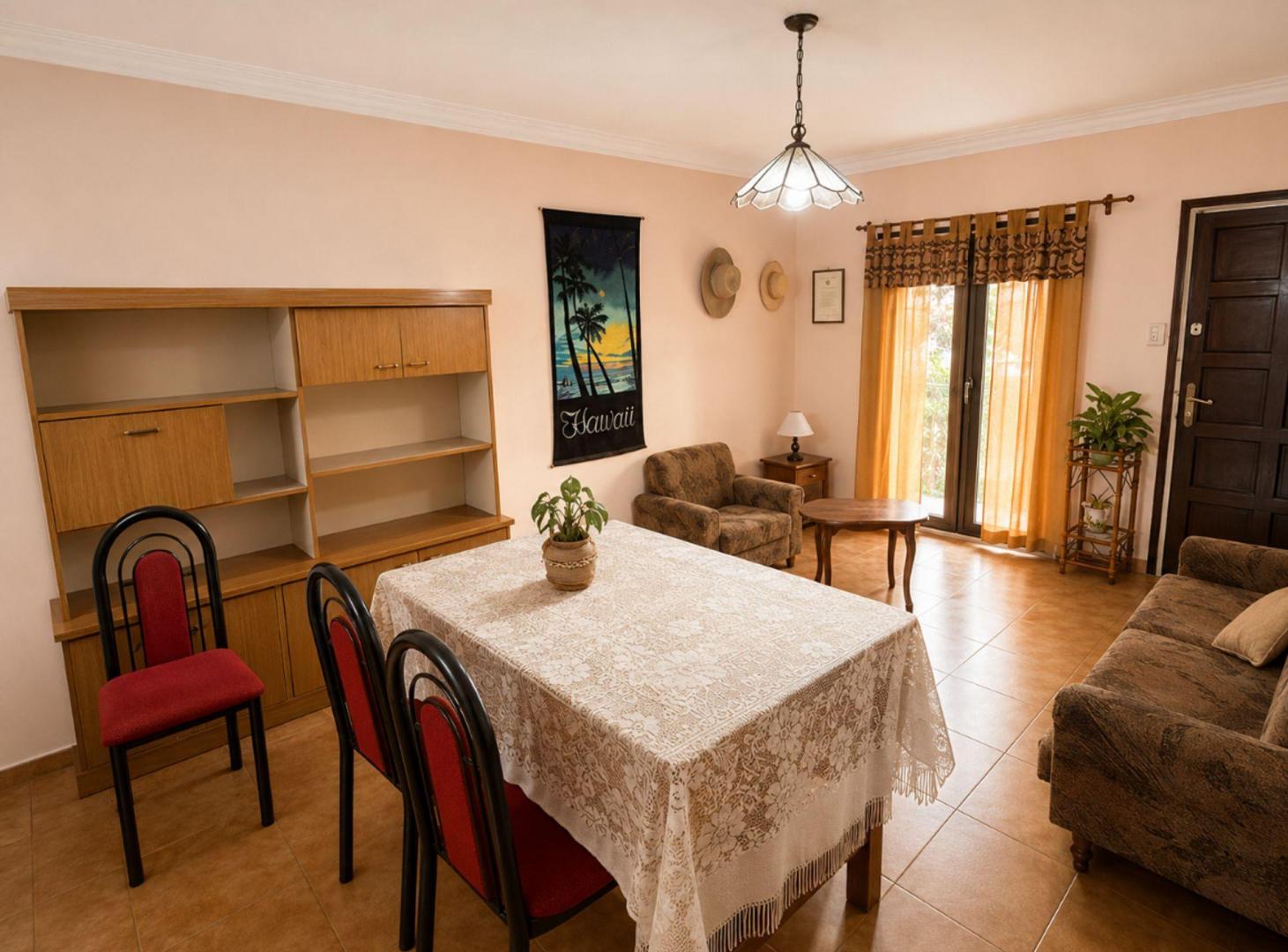 Foto de VENTA CASA 3 AMBIENTES COCHERA JARDIN LAS AMERICAS, imagen 2