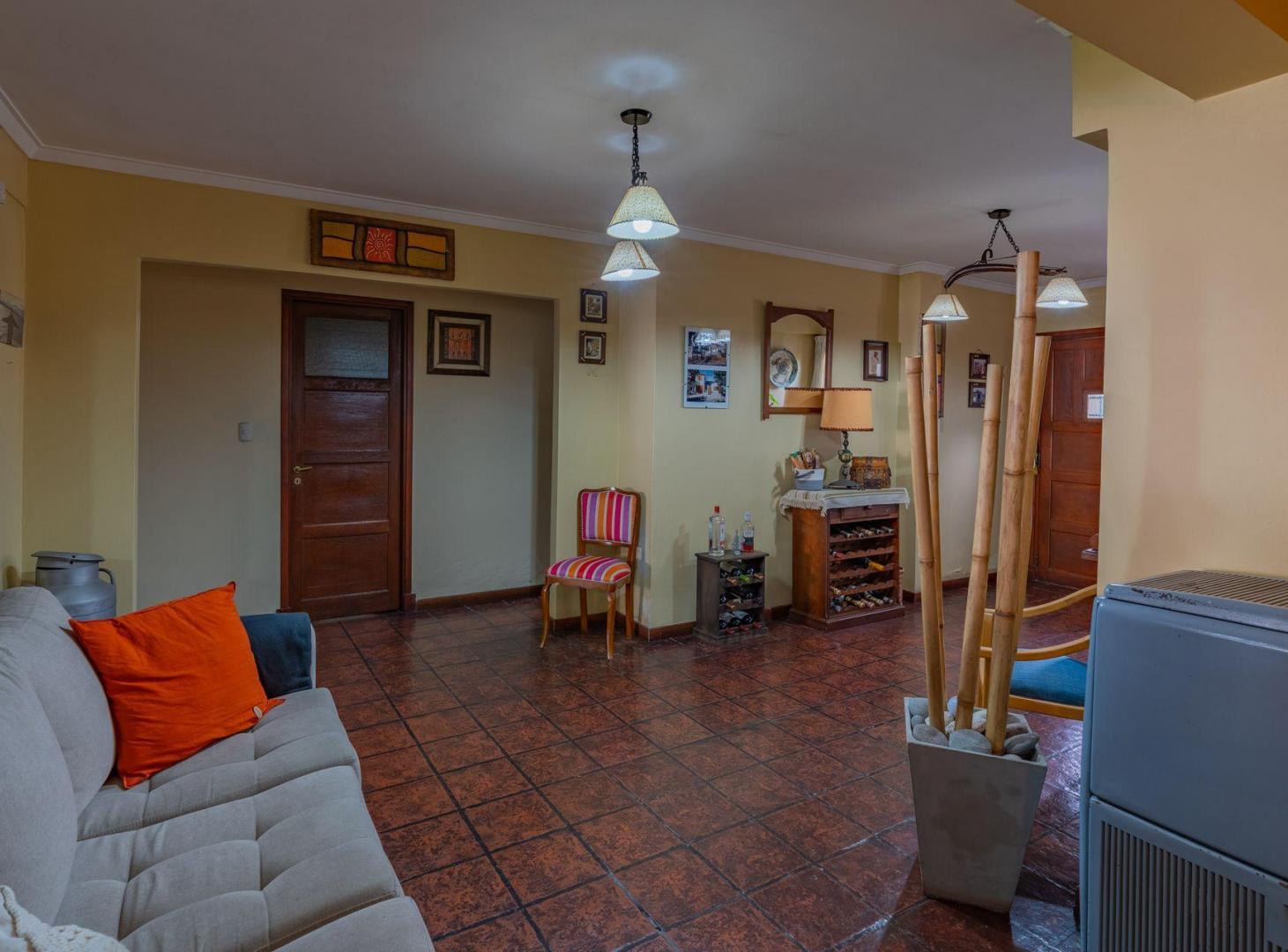 Foto de VENTA CASA 4 AMBIENTES EN GUEMES, imagen 4