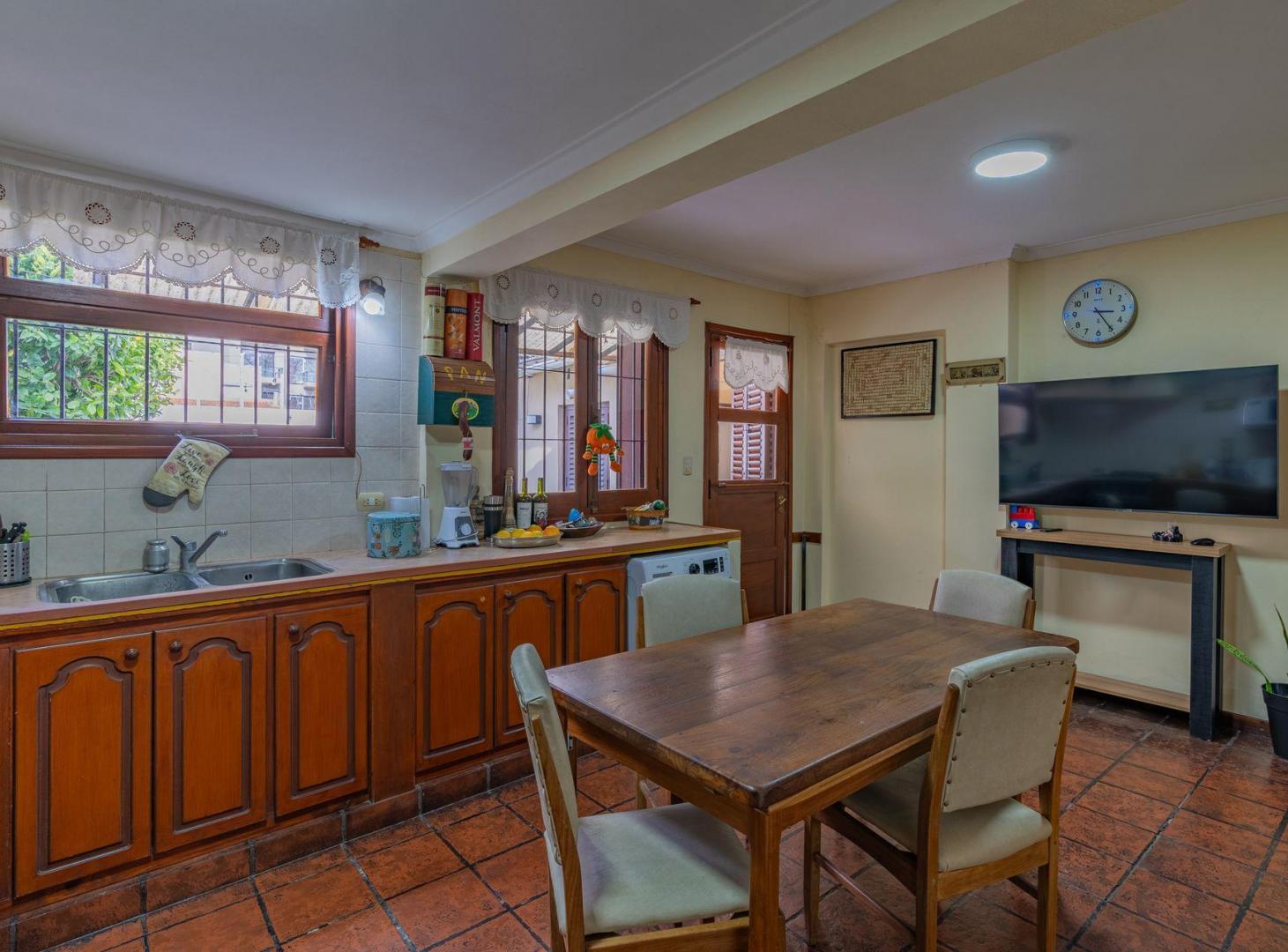 Foto de VENTA CASA 4 AMBIENTES EN GUEMES, imagen 5